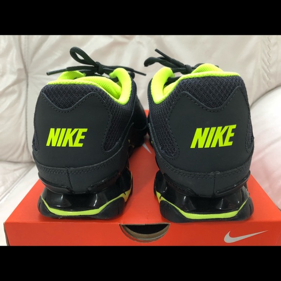 Nike Reax 8 TR Black Volt Size 9.5 New - Picture 5 of 8